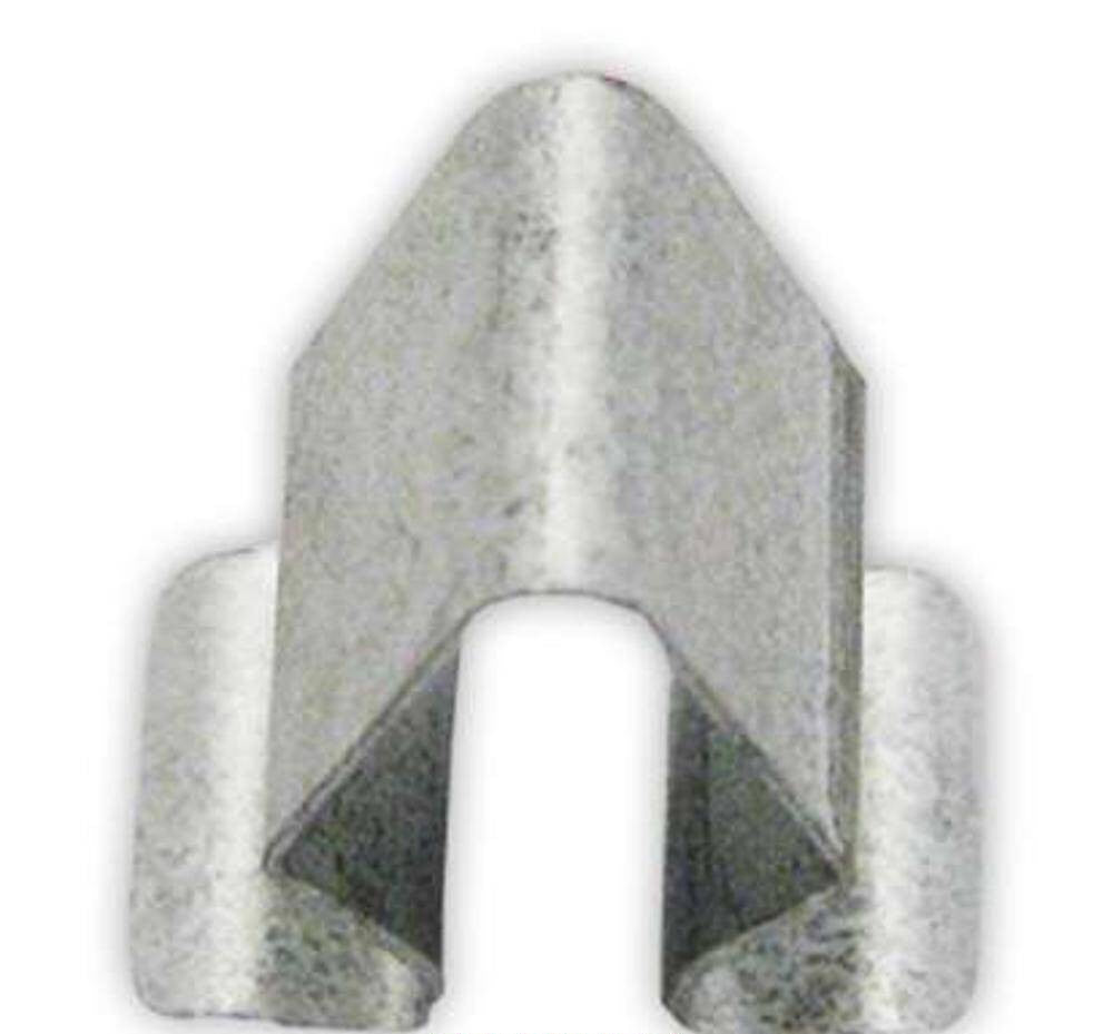 Innenverkleidung aus Metall und Federclip